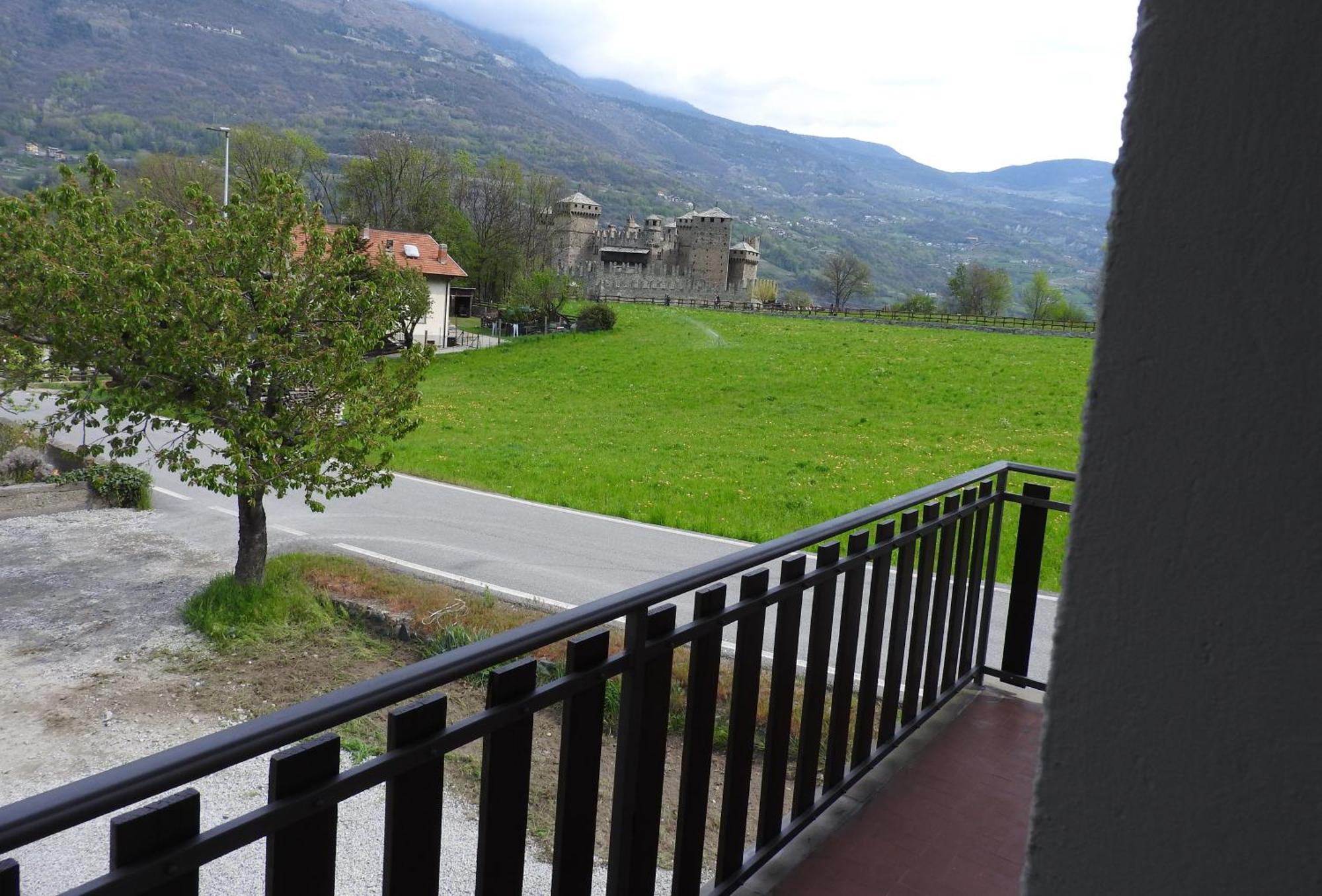 Villa Vue Du Chateau à Fenis Extérieur photo